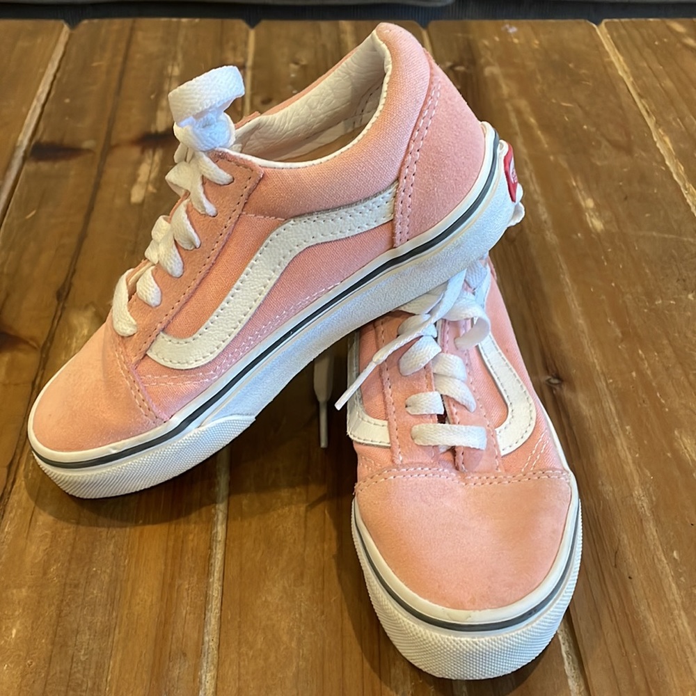 Girls Pink Suede Old Skool Vans